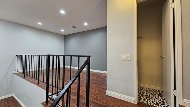 Building Photo - 8283 Willis Ave
