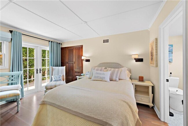 Building Photo - Woods Cove Beach House