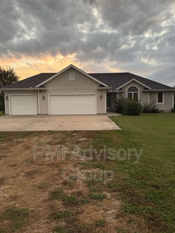 Building Photo - 4206 Hwy K4