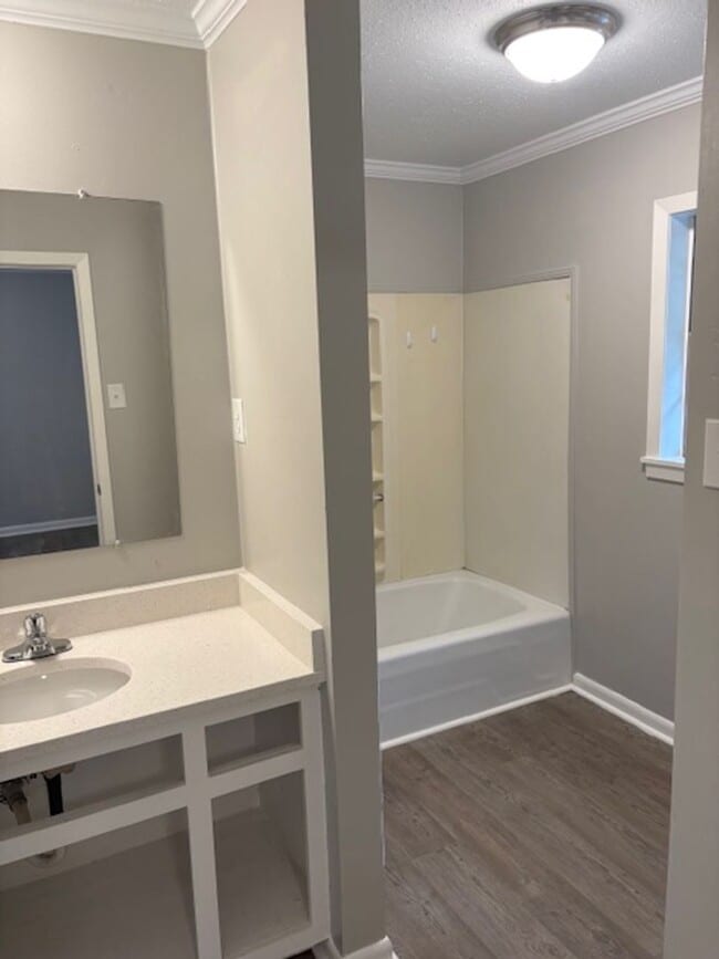 Building Photo - Renovated 4 Bedroom 2 Bath Home for Rent!