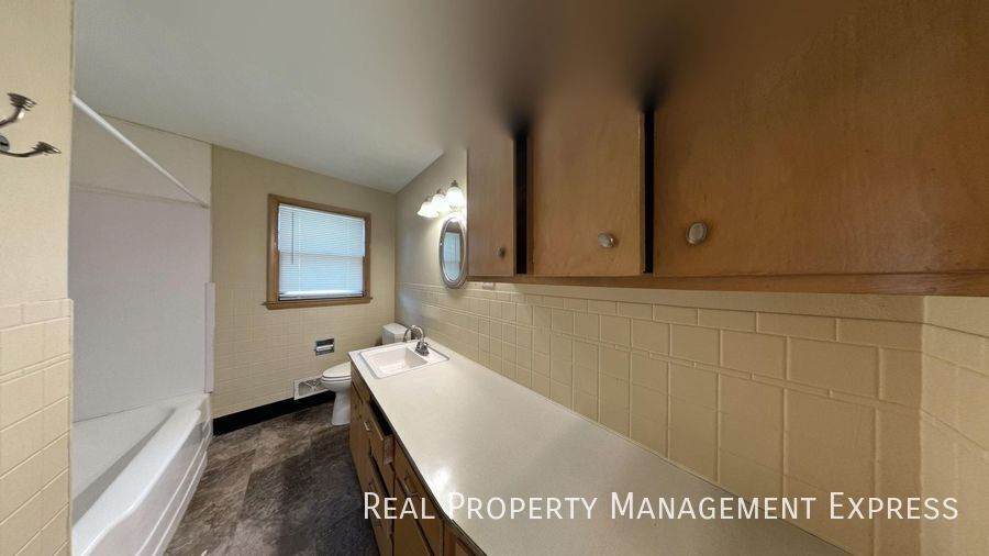 Building Photo - 4 Bedroom, 2 Bath Home in Sioux Falls