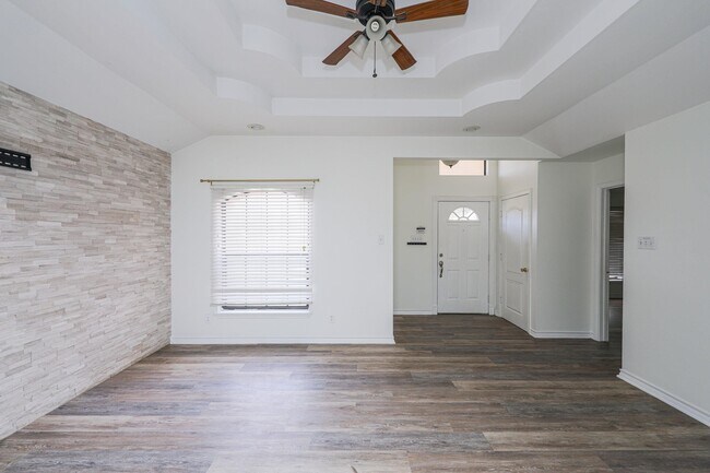 Building Photo - 752 Buffalo Ct