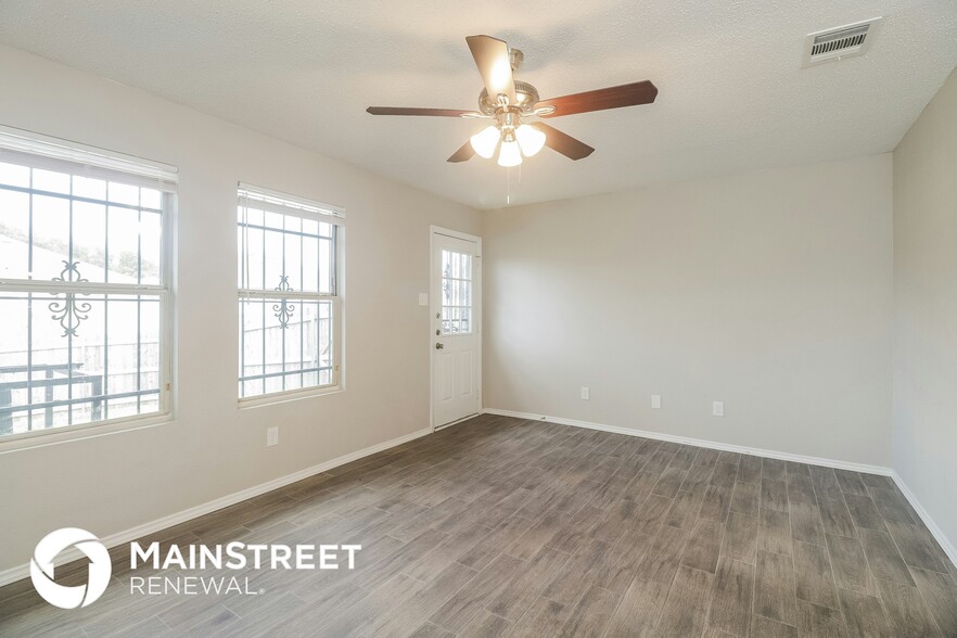 Building Photo - 735 Panola Dr