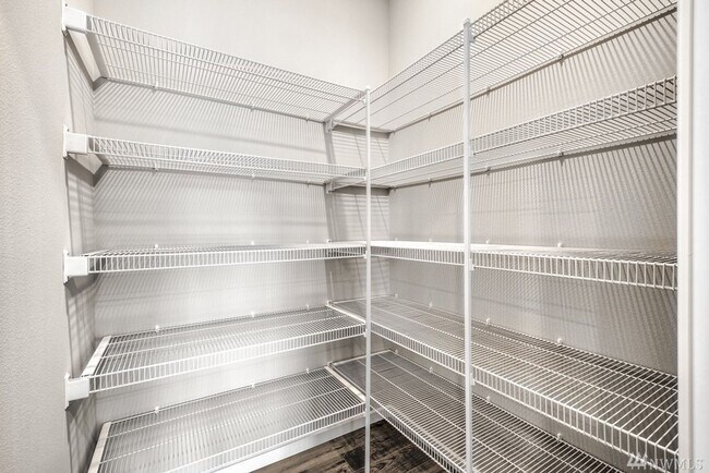 Building Photo - Listed For Rent