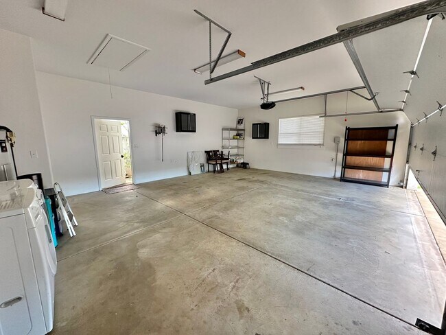 Building Photo - 3 Bedroom / 2.5 Bathroom House for rent in the Waiolani Mauka Subdivision. Pet friendly!