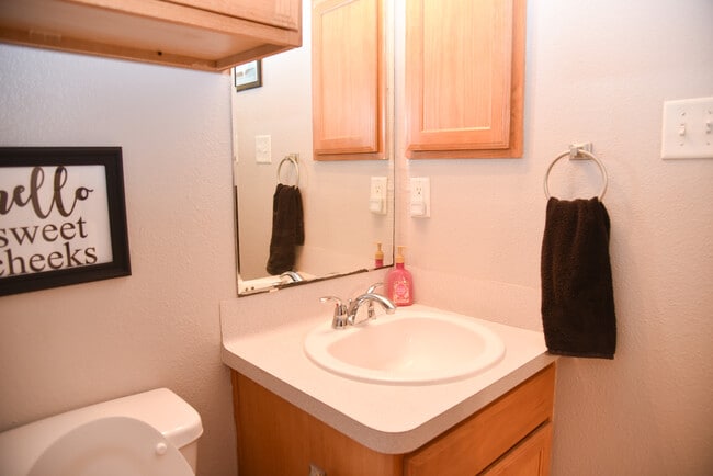 Building Photo - 3813 Oldenburg Ct