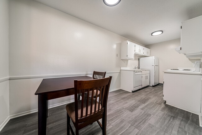 Building Photo - 1930 King James Pkwy