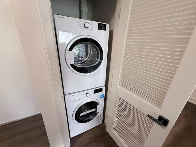 Building Photo - 801 15th St S