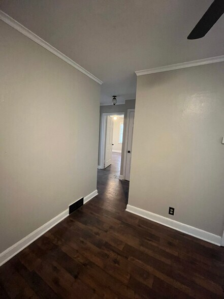 Building Photo - 1002 17th St