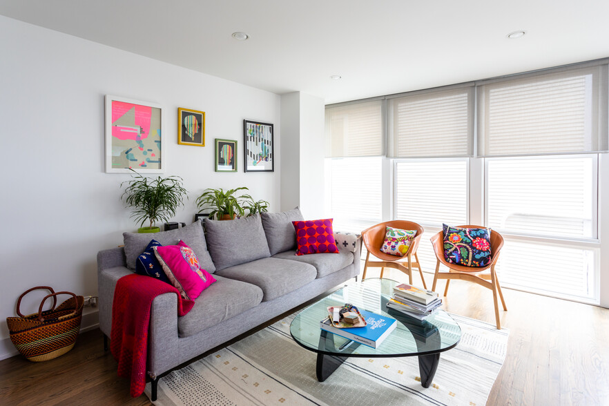 Living - 2nd Fl - 1829 N Cleveland Ave