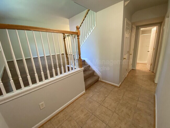 Building Photo - 6022 Battlefield Green Dr