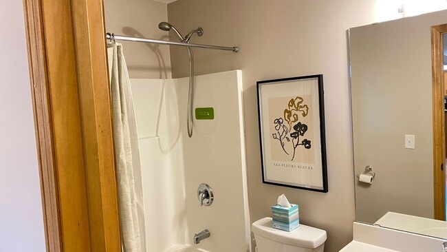 Building Photo - Cozy tranquility 6mi from Mayo 4bed/3bath