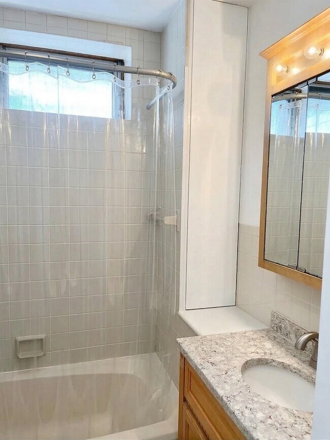 Building Photo - 23 Poplar St