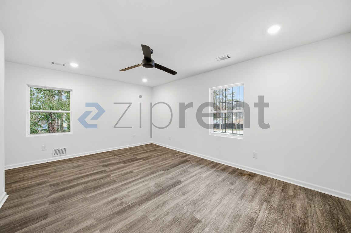 Building Photo - 175 Holly Rd NW