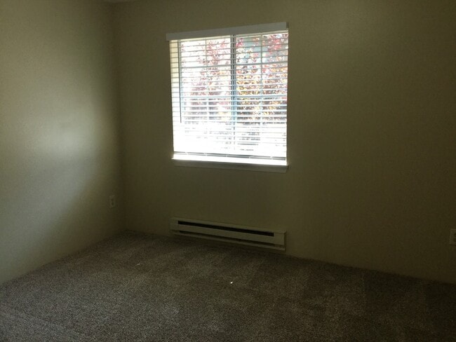 Building Photo - Modern 3-Bedroom Townhome in Prime Everett Location