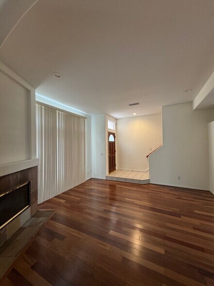 Building Photo - 5242 Vesper Ave