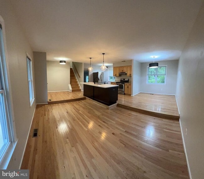 Building Photo - 9365 Tartan View Dr