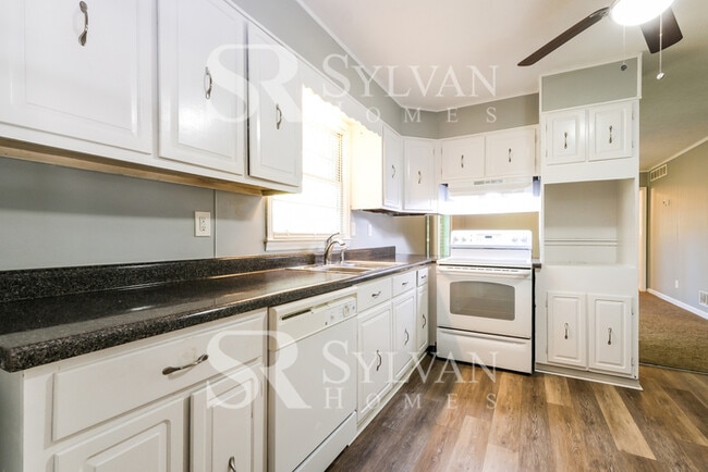 Building Photo - Coming HOME never felt so good!