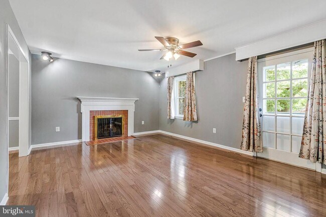 Building Photo - 7915 Journey Ln