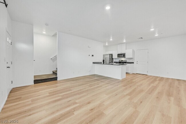 Building Photo - 7484 Mountain Ledge St