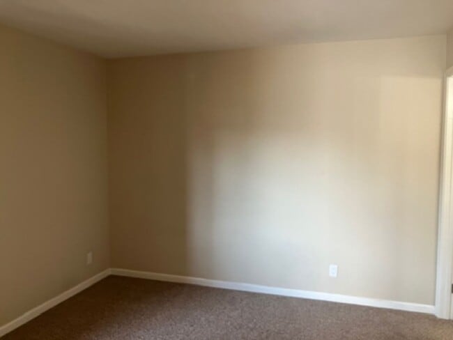 Building Photo - Great One Bedroom Condo in Monterey