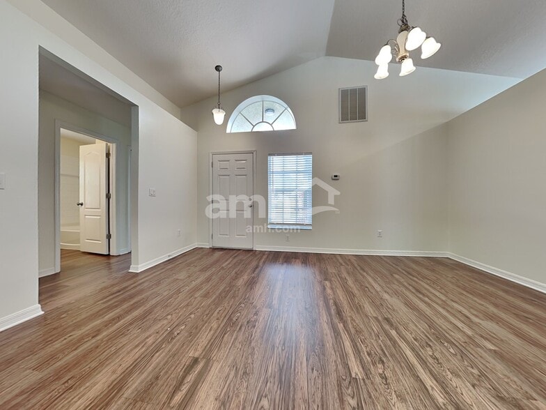 Building Photo - 30734 Midtown Ct