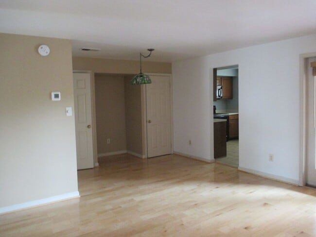 Building Photo - Bright and Cozy Two Bedroom Condo, One Blo...