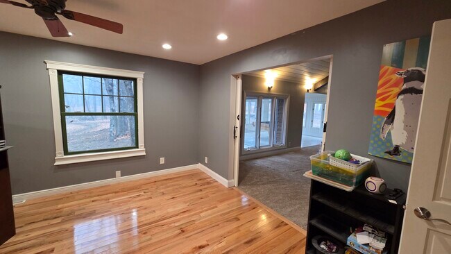 Building Photo - 9500 Fox Valley Dr