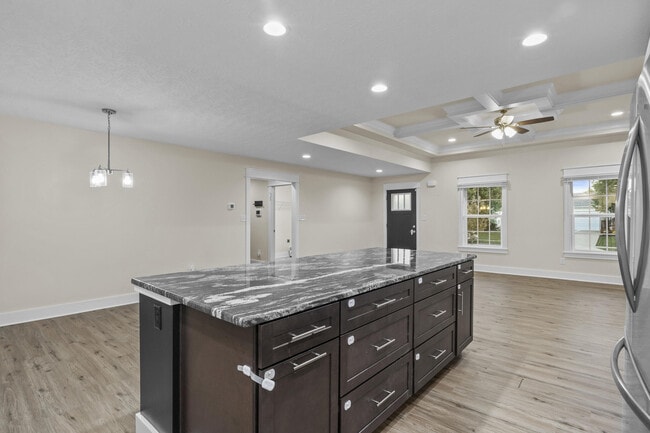 Building Photo - 240 Banyan Blvd