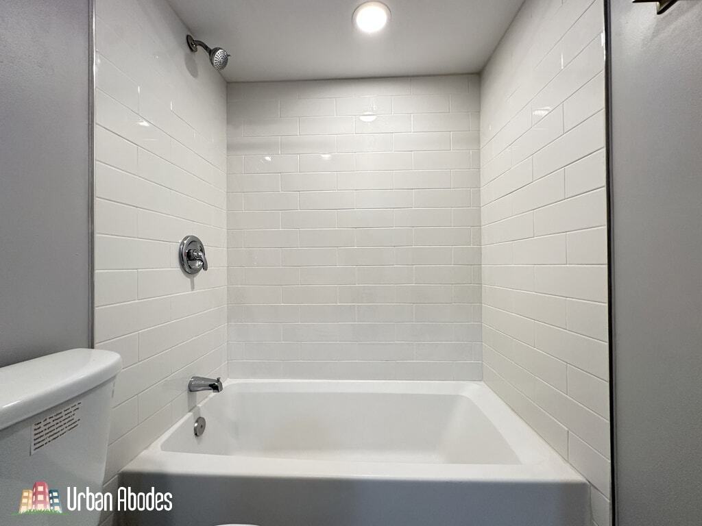 Building Photo - 6967 N Sheridan Rd