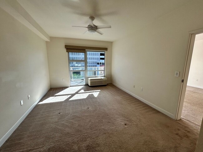 Building Photo - Spacious Kakaako 2-bedroom, 2-bath!
