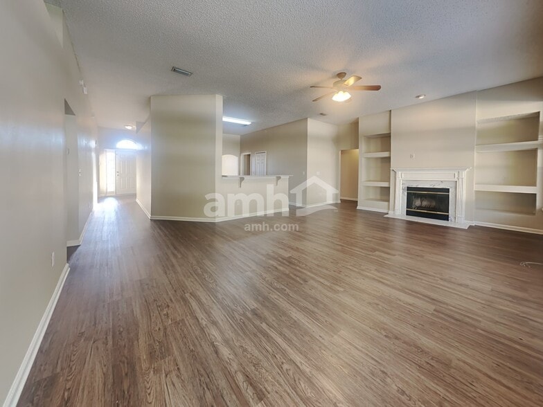 Building Photo - 23856 Flora Parke Blvd
