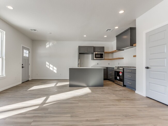 Building Photo - Beautiful New Construction Duplex