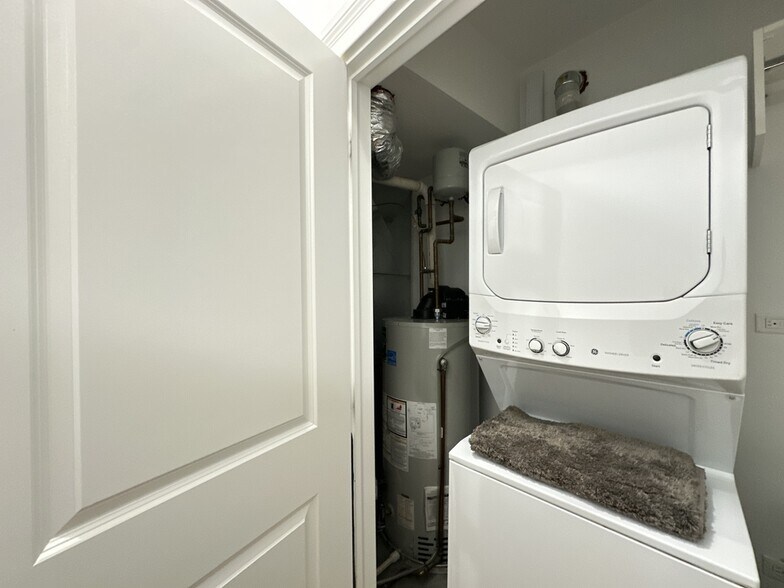 Building Photo - 520 S Western Ave