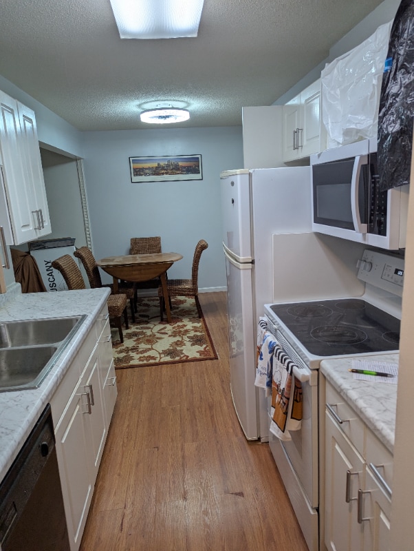 Building Photo - 4407 Wilshire Blvd