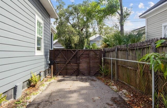 Building Photo - 2330 W St Louis St