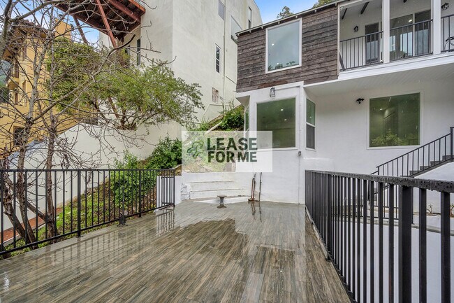 Building Photo - 9848 Portola Dr