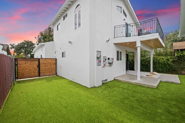 Building Photo - 4258 Beethoven St