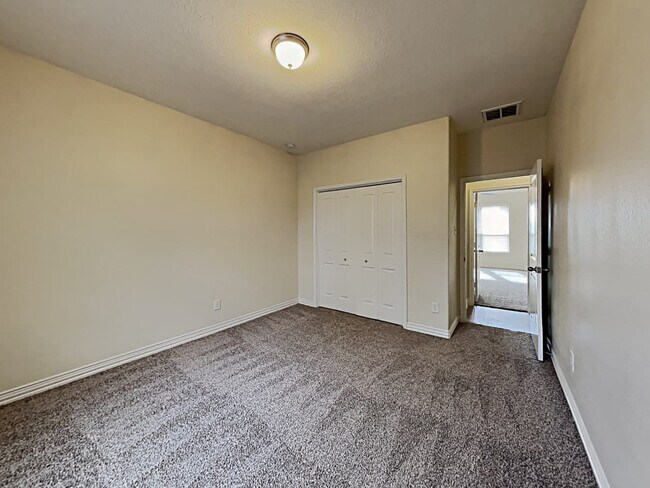 Building Photo - 3322 Orchid Trace Dr