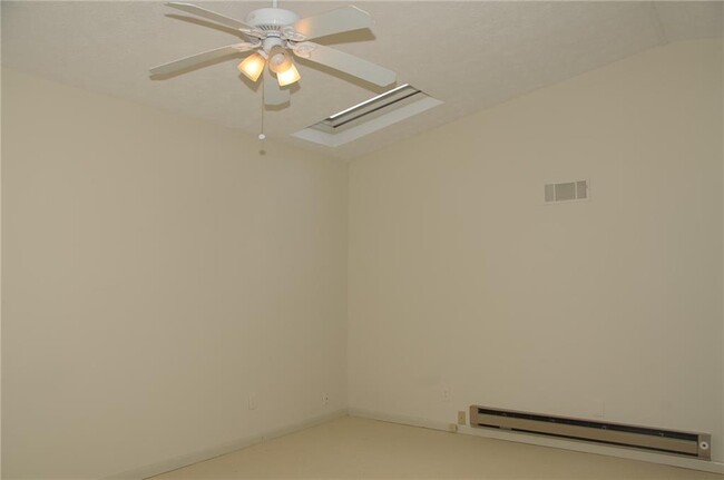 Building Photo - 3174 Vine Cir