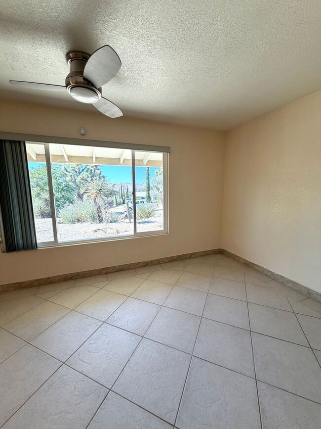 Building Photo - Cozy 2 Bedroom 1.5 Bathroom