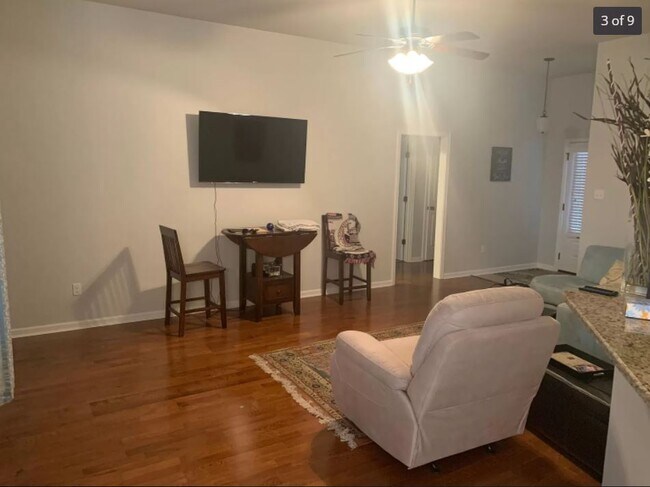 Building Photo - 210 Moss Bluff Dr