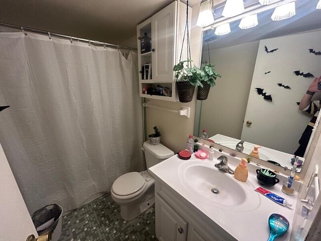 Building Photo - 134 E Johnson St