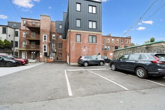 Building Photo - 1618 Beacon St