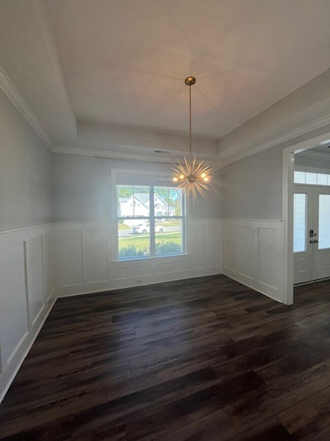 Building Photo - Experience Elegance and Privacy