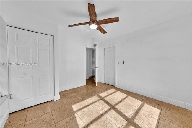 Building Photo - 6221 SW 35th St