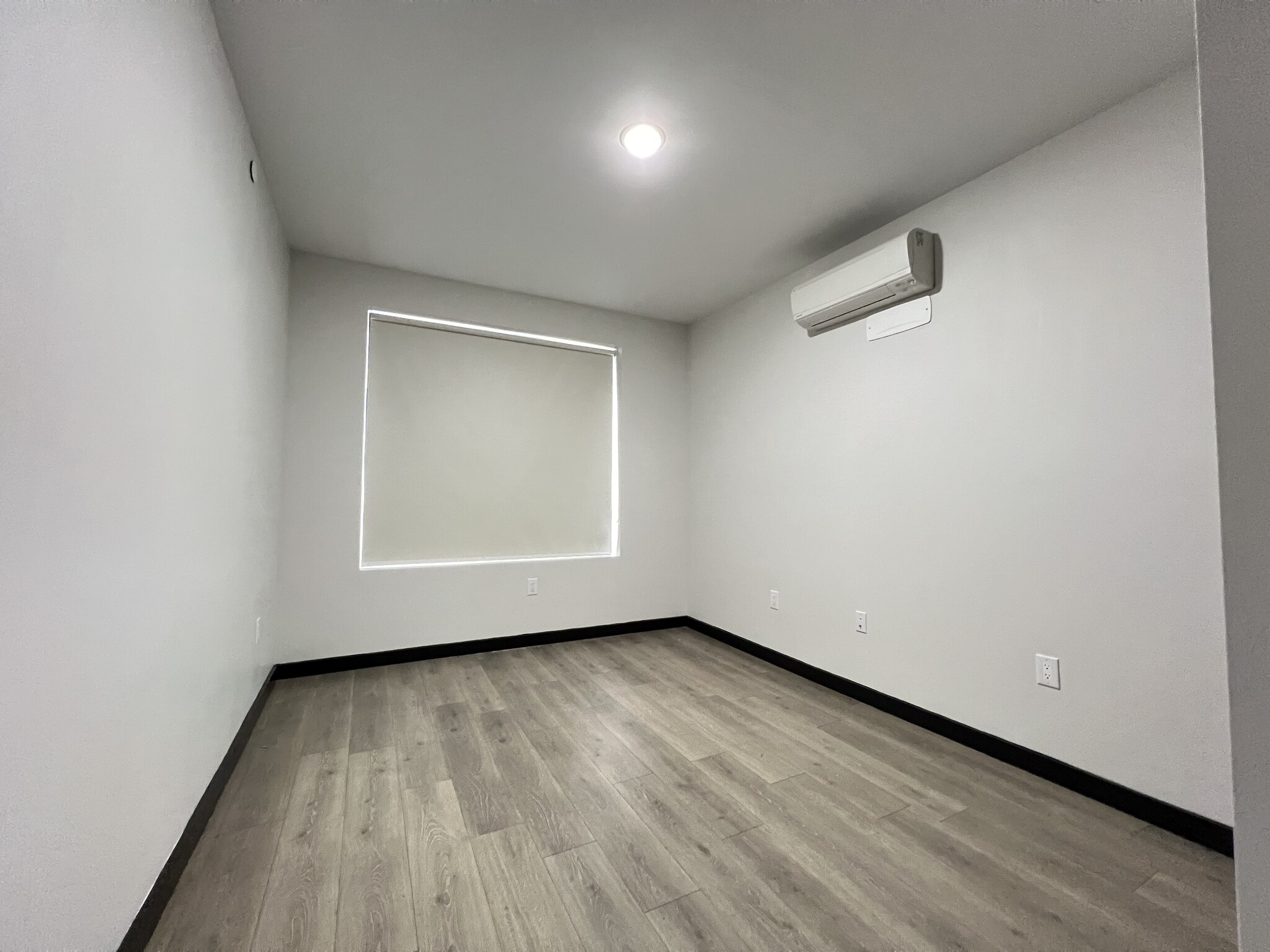 Building Photo - 100 Sackett St