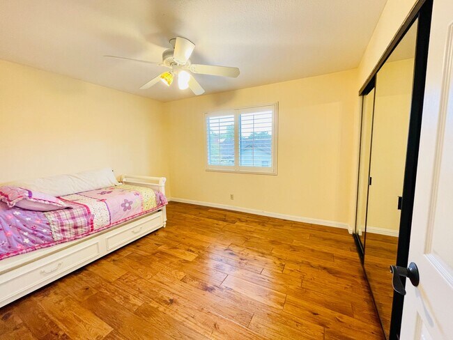 Building Photo - Beautiful 4 Bed 3 Bath + Huge Bonus Room A...