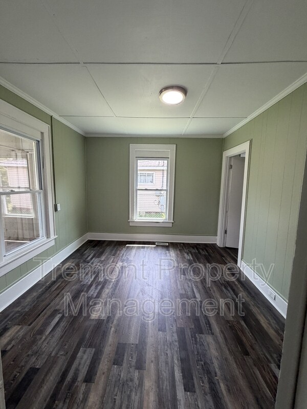 Building Photo - 714 Henderson Ave