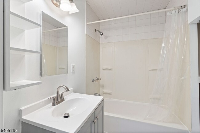 Building Photo - 120 Grant Ave